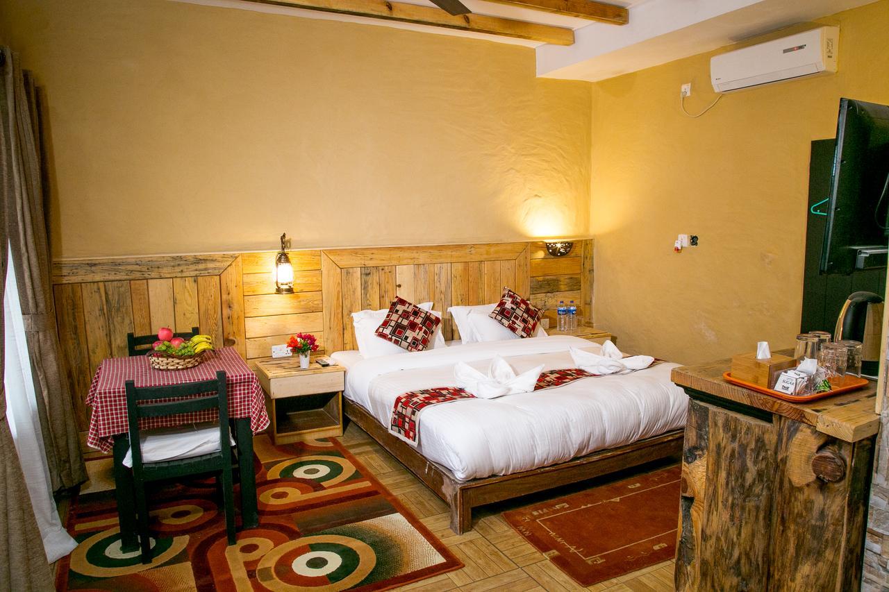 Hotel Tourist Residency Pokhara Buitenkant foto