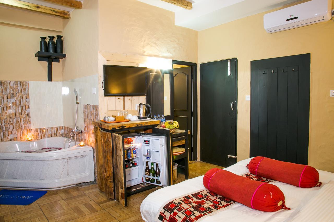 Hotel Tourist Residency Pokhara Buitenkant foto