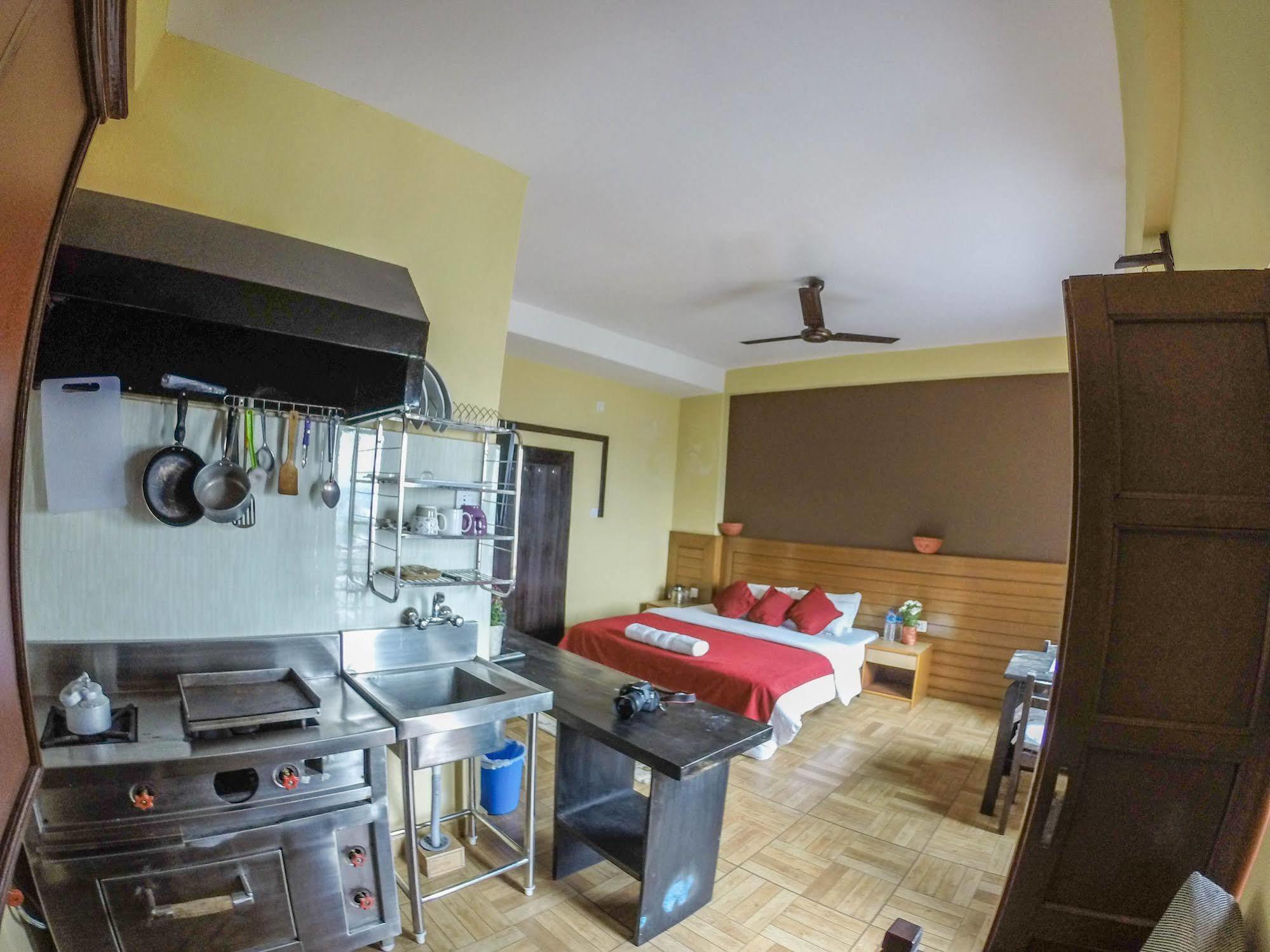 Hotel Tourist Residency Pokhara Buitenkant foto