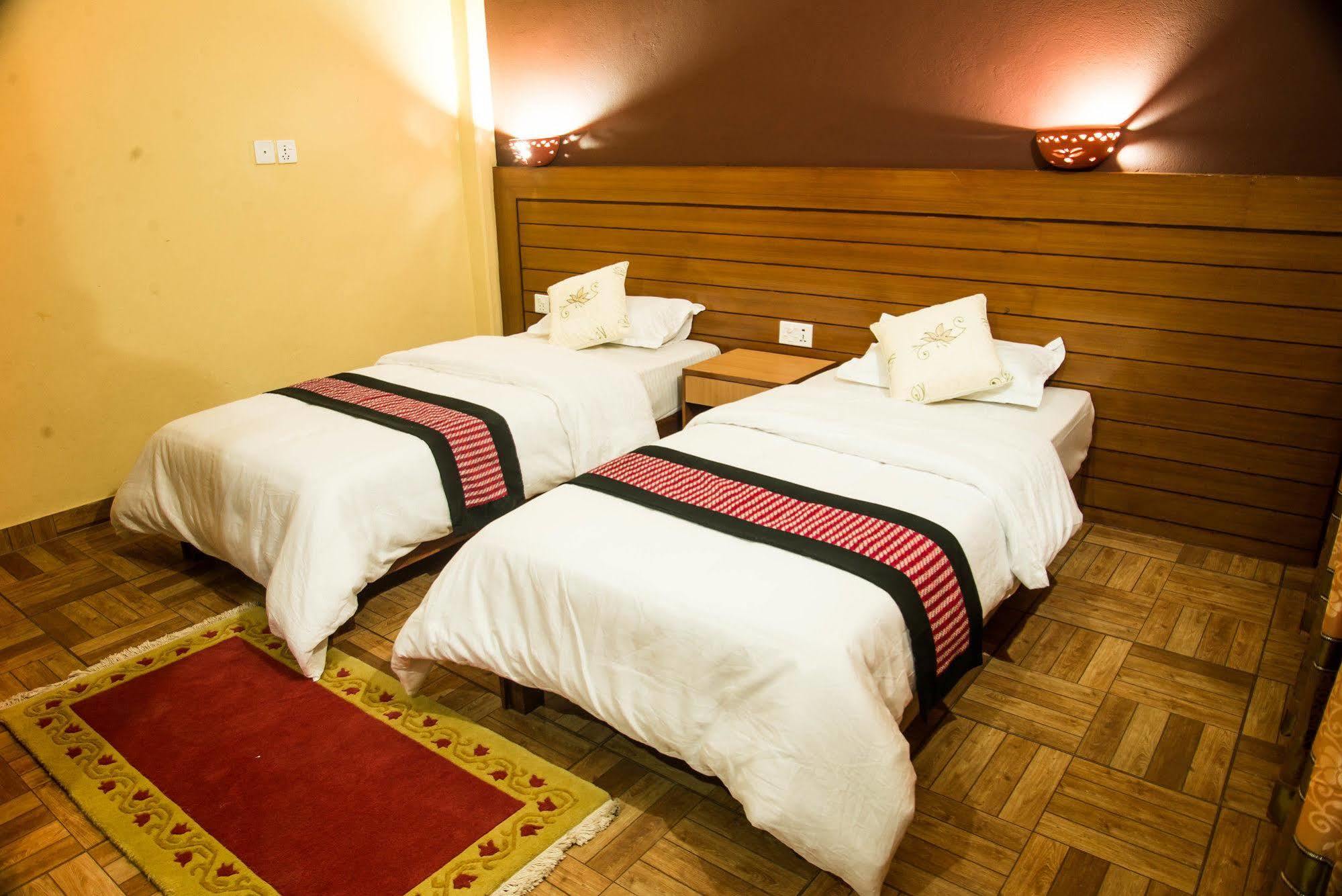 Hotel Tourist Residency Pokhara Buitenkant foto
