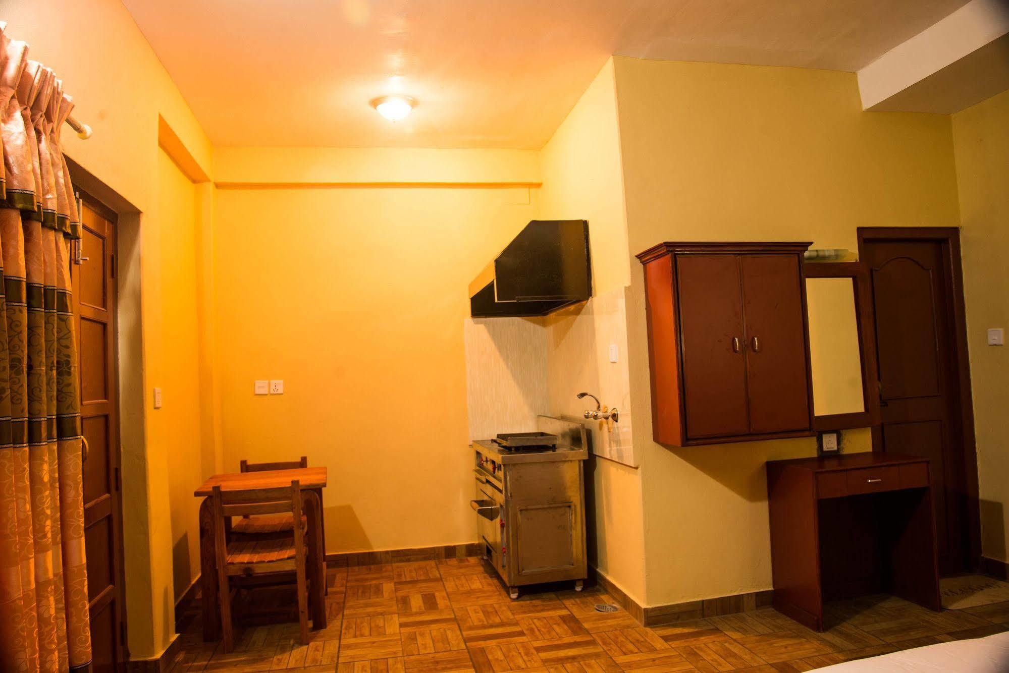 Hotel Tourist Residency Pokhara Buitenkant foto