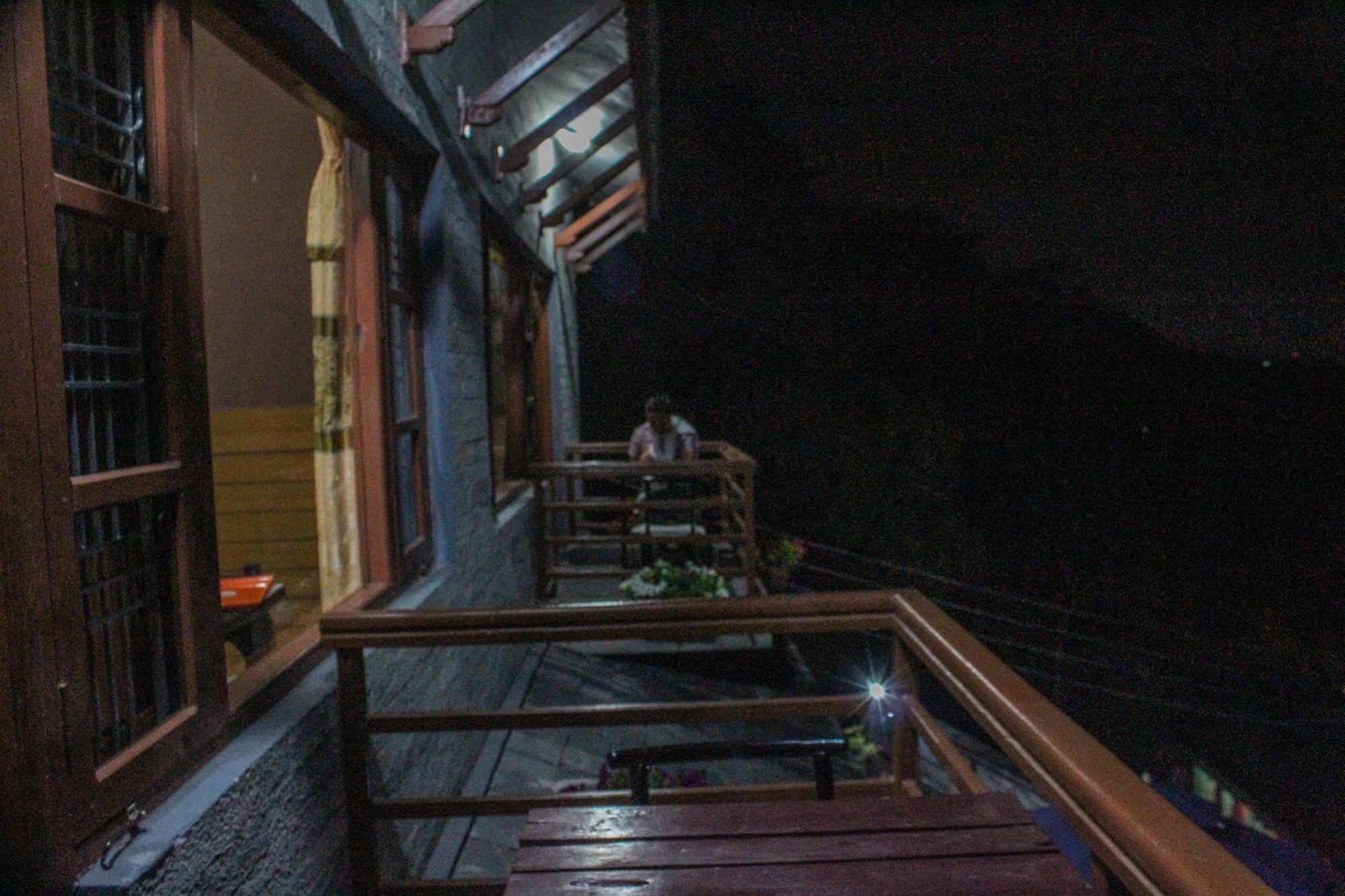 Hotel Tourist Residency Pokhara Buitenkant foto