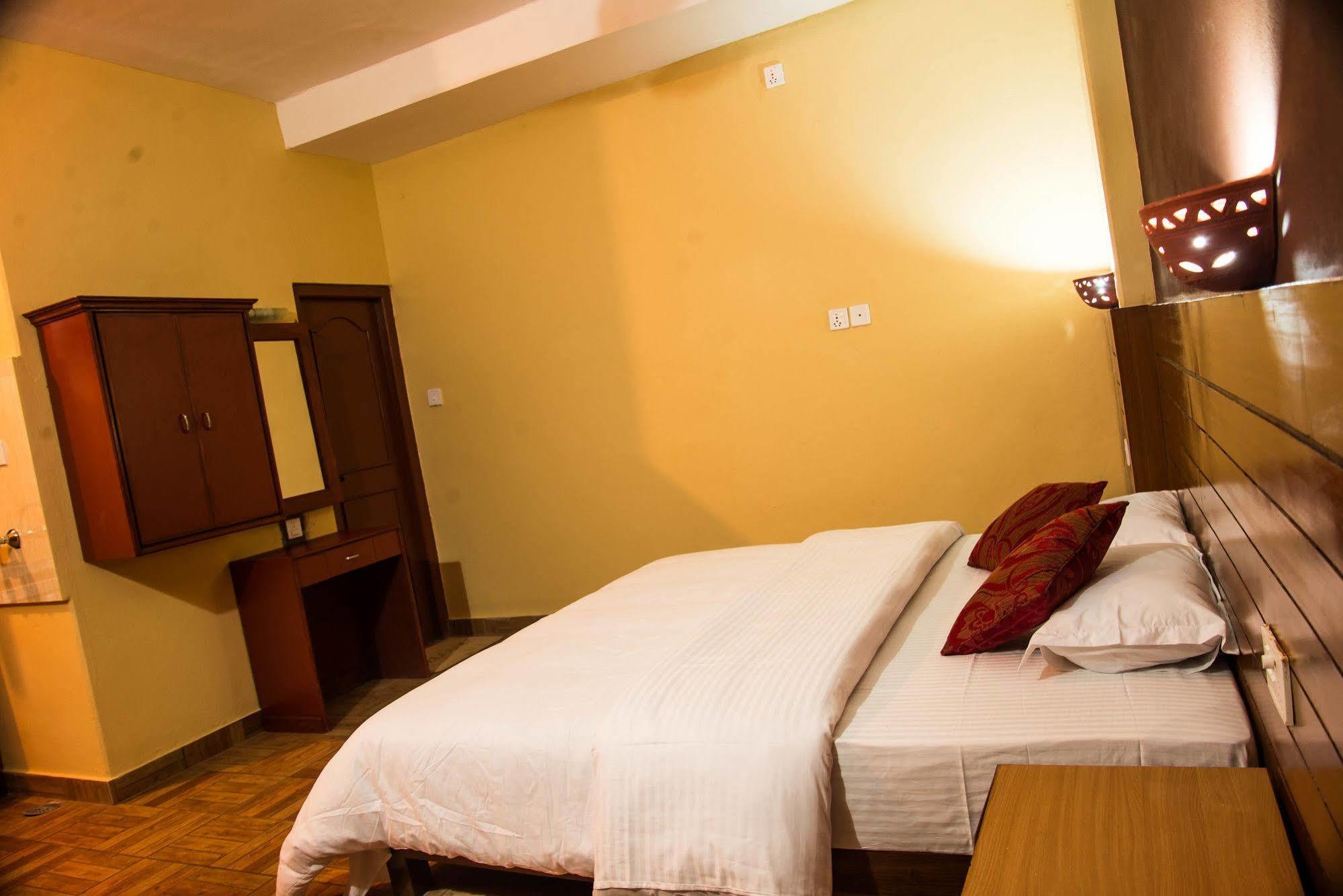 Hotel Tourist Residency Pokhara Buitenkant foto